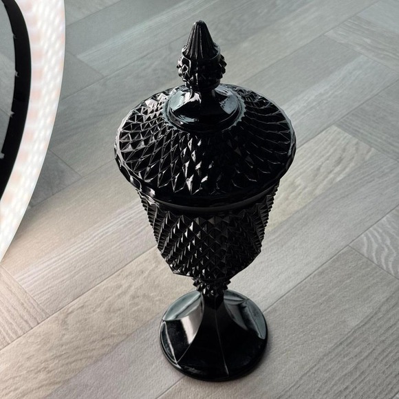 Vintage Black Tiara Cameo Glass Pedestal Candy Dish with Lid Diamond Cut Pattern - Picture 8 of 8